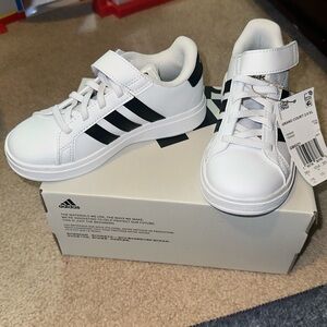 Kids Adidas tennis shoes! Never worn!! New w/tags still in box. Size 11K